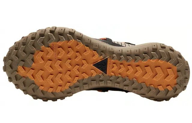 Nike ACG Mountain Fly Low "Fossil Stone"
