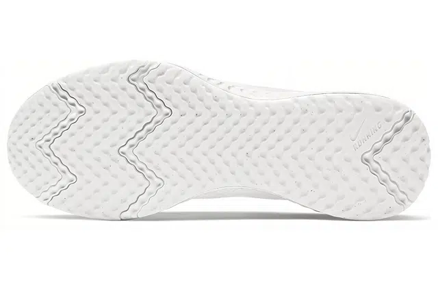 Nike REVOLUTION 5