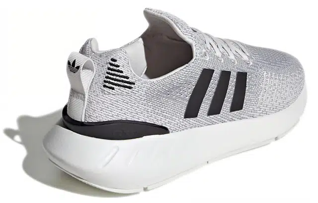 adidas originals Swift Run 22
