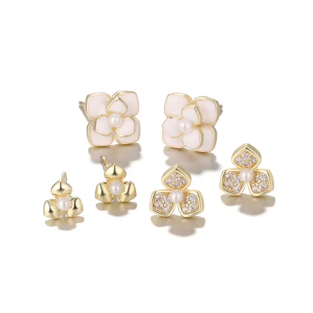 珂里 甜美气质清新小山茶花小巧轻奢高级感 铜 耳钉 女款