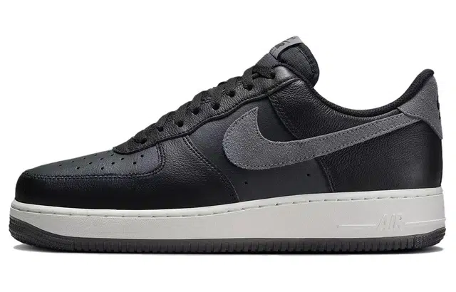 Nike Air Force 1 07 LV8