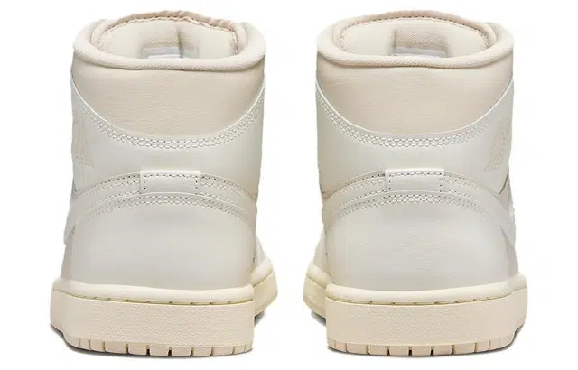 Jordan Air Jordan 1 Retro High Women's Off-White