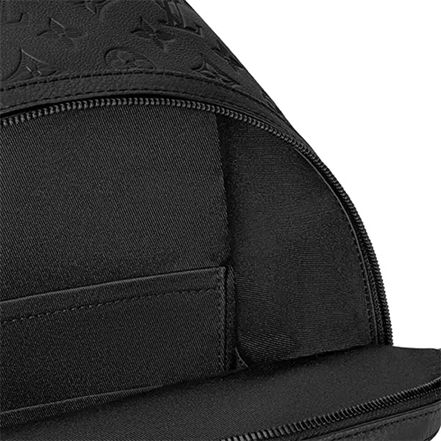 LOUIS VUITTON Discovery