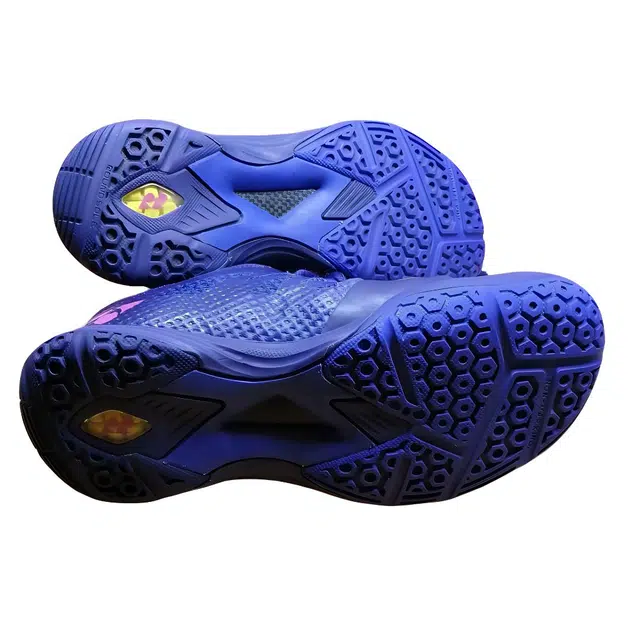 YONEX