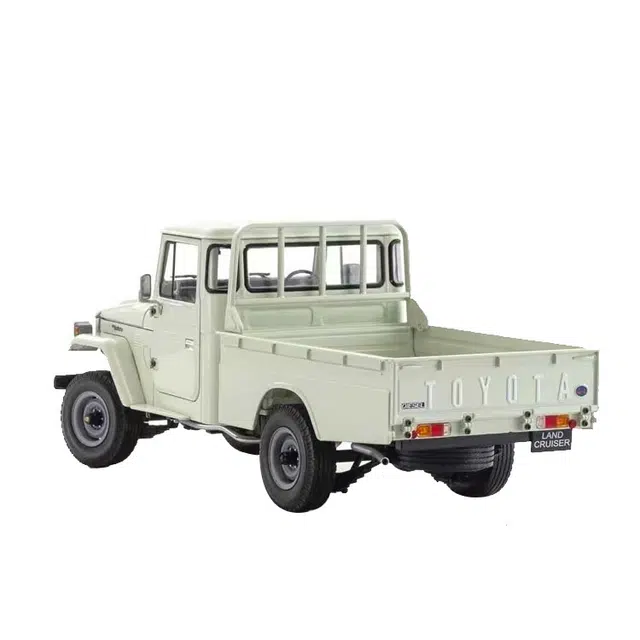 KYOSHO 118 LC40