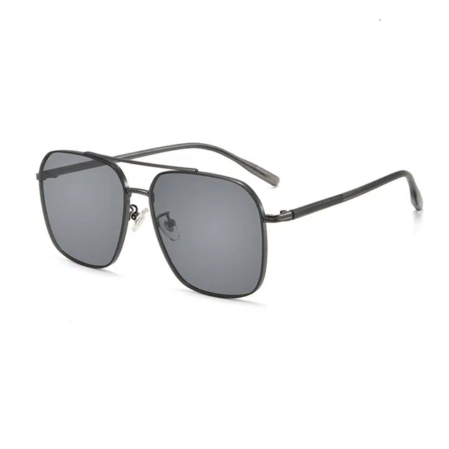 康视顿 开车专用偏光防紫外线 钛合金 方形 太阳眼镜 男款