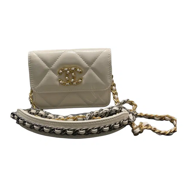CHANEL 19Bag