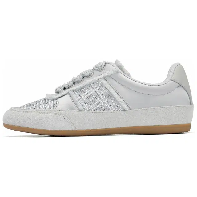 ROSESTUDIOBYGUOPEI x 73Hours