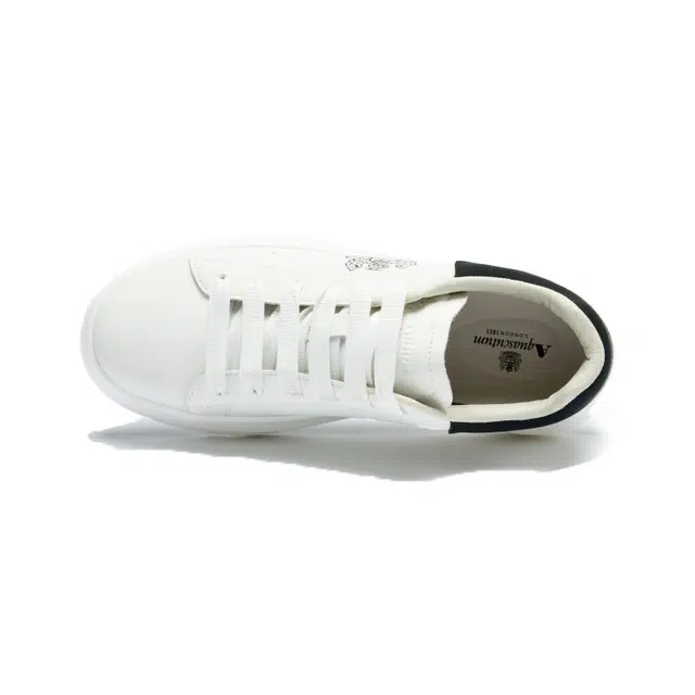 AQUASCUTUM