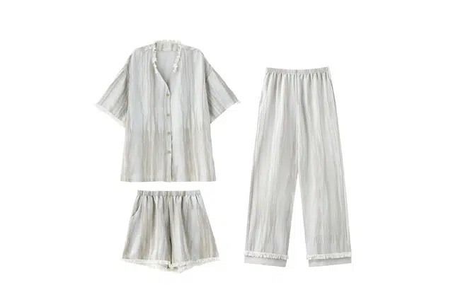 俏薇妮 简约带胸垫一体凉感冰丝薄款短袖三件套家居服短裤软绵绵条纹长裤宽松休闲可外穿睡衣套装 女款 浅灰
