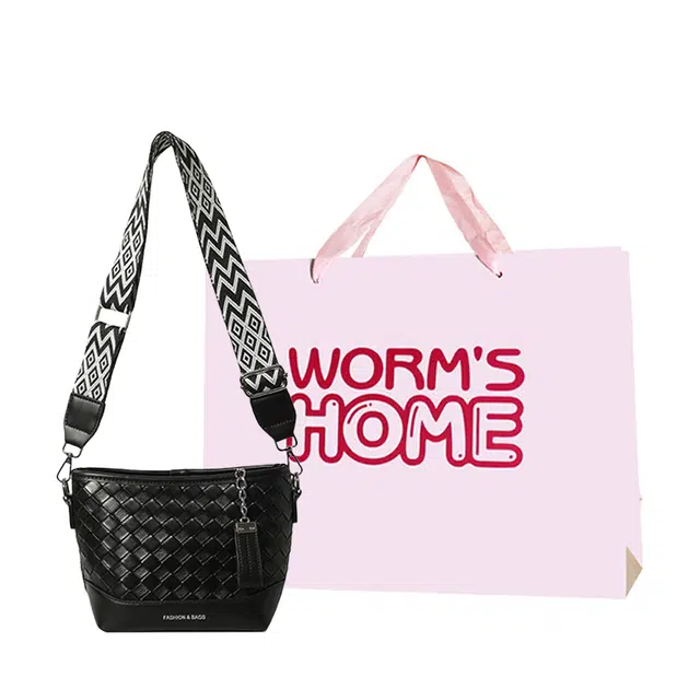 WORM'S HOME PU