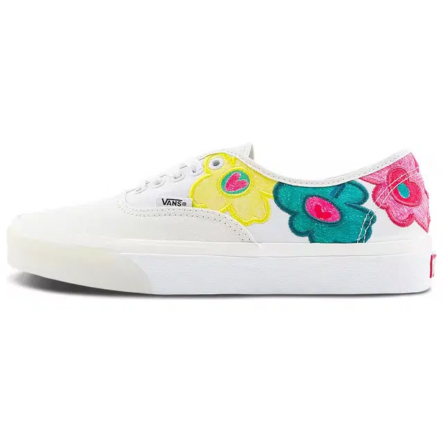 THE MUSEUM VISITOR x Vans Authentic