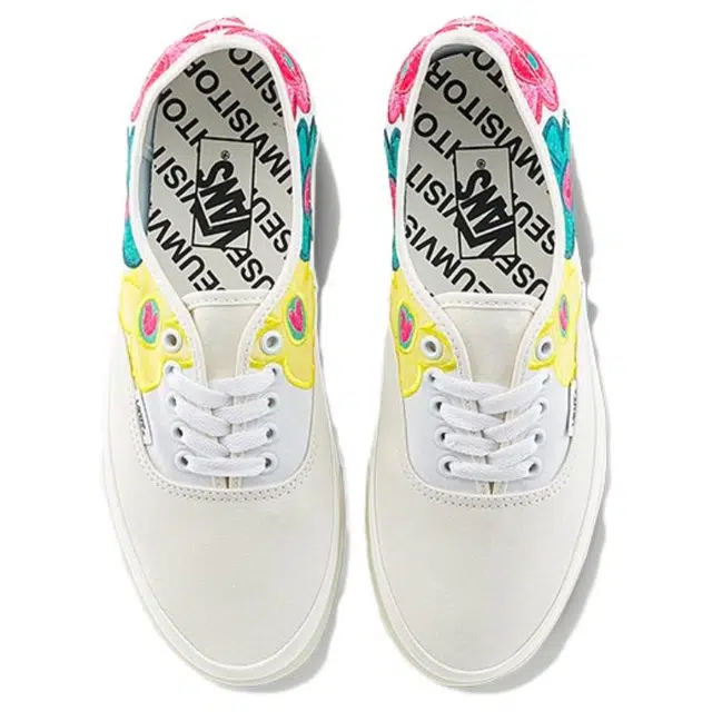 THE MUSEUM VISITOR x Vans Authentic