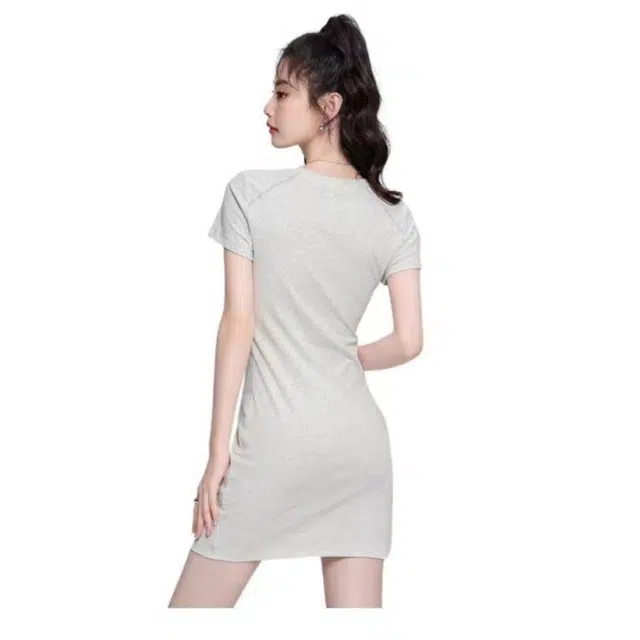 美丽衣橱 修身设计感圆领短袖连衣裙 女款 米白色