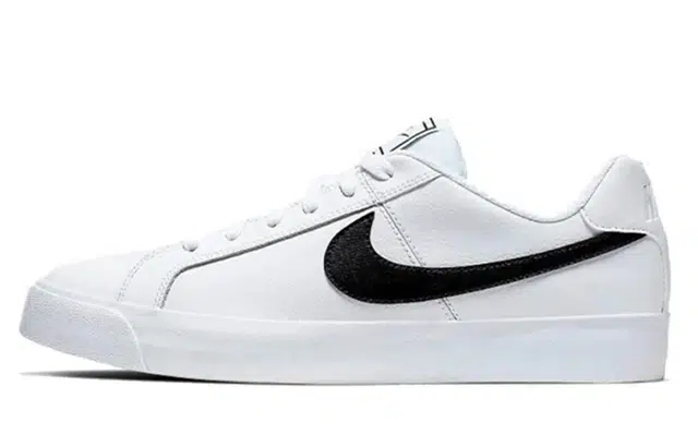 Nike Court Royale