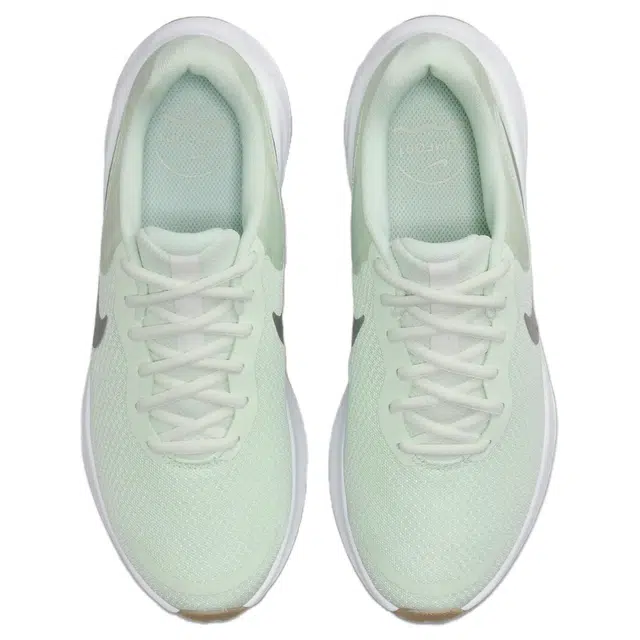 Nike REVOLUTION 7