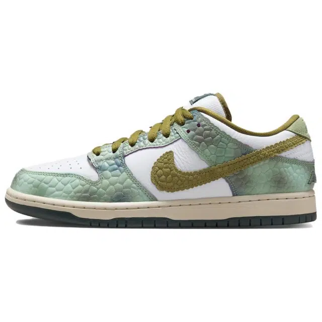 Alexis Sablone x Nike Dunk SB Low