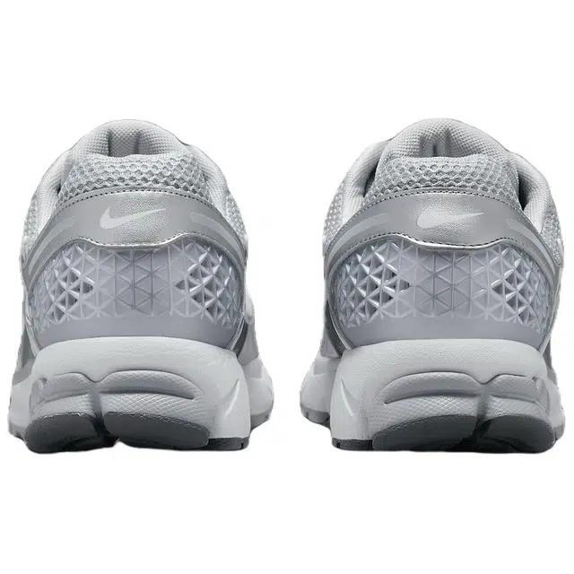 Nike Air Zoom Vomero 5