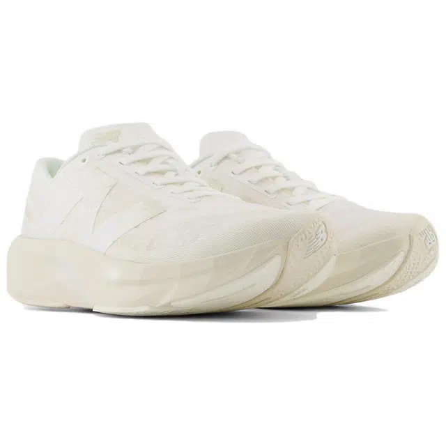 New Balance FuelCell Rebel V4
