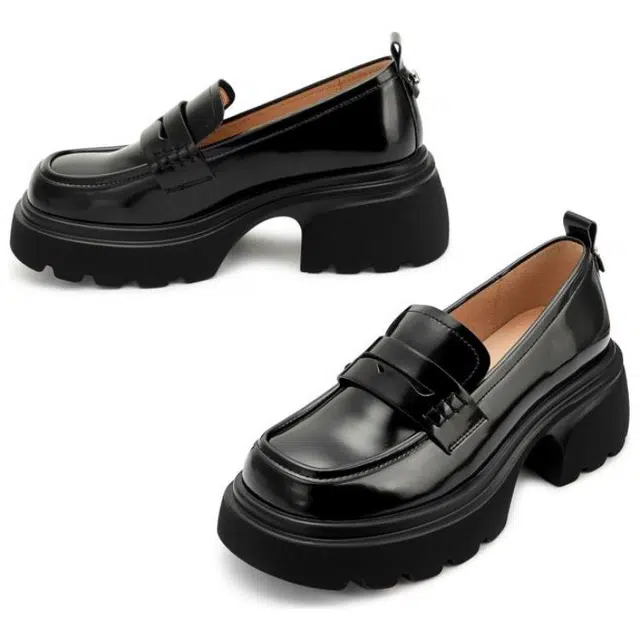 TOOMANYSHOES