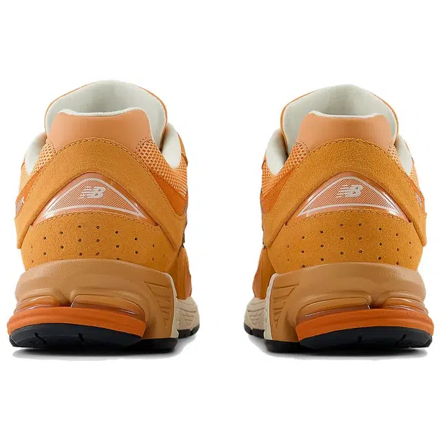 New Balance 2002R Infield Clay