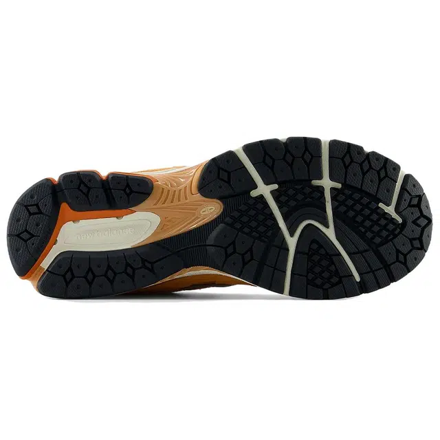 New Balance 2002R Infield Clay