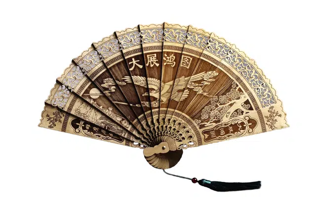 檀欣 国风 镂空雕刻苏扇 大展宏图 年年有余 马到成功 松鹤延年 复古文玩木制扇子 木作 把件 男女同款情侣款 楠木