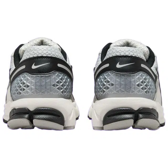 Nike Air Zoom Vomero 5