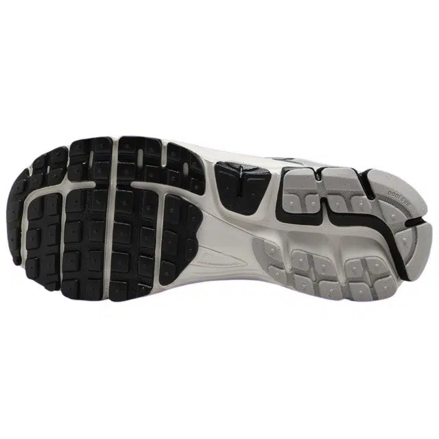 Nike Air Zoom Vomero 5
