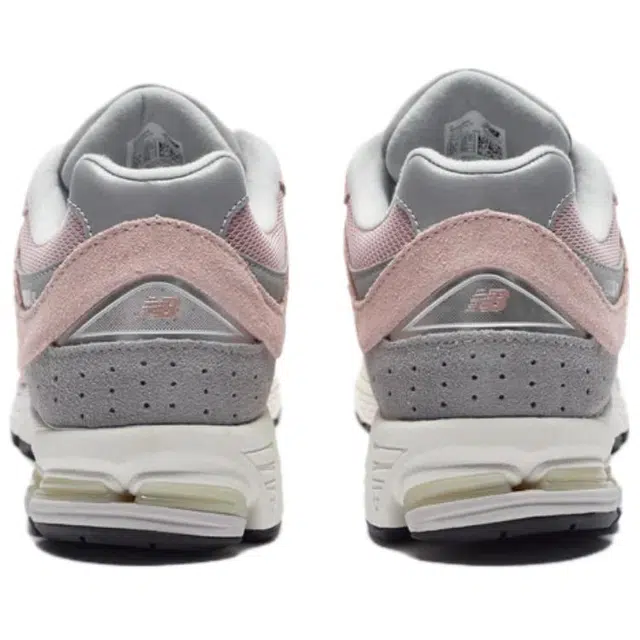 New Balance NB 2002R