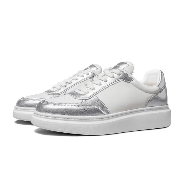 THOM WILLS trainer