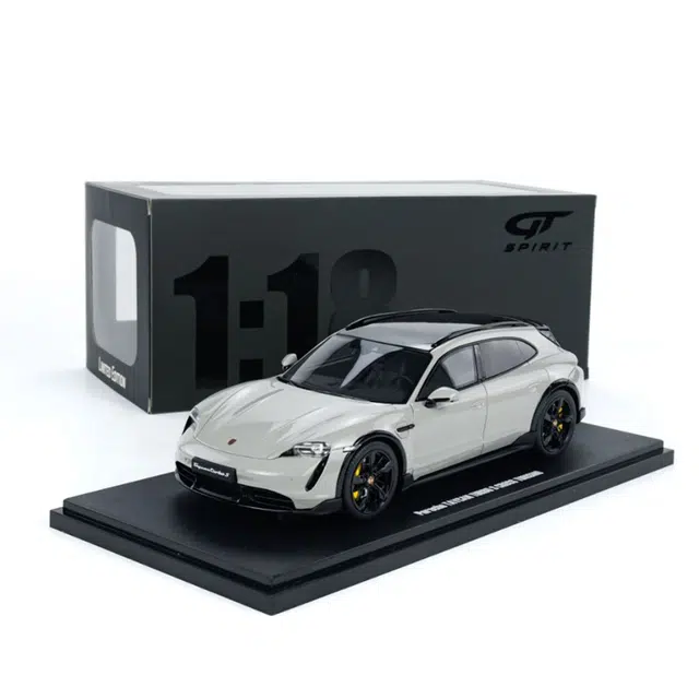 GT SPIRIT 118 Porsche Taycan Turbo S 2022