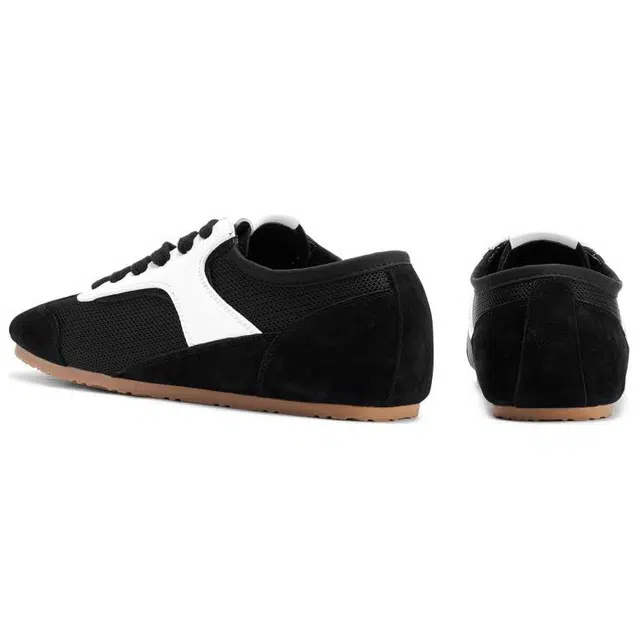 TOOMANYSHOES