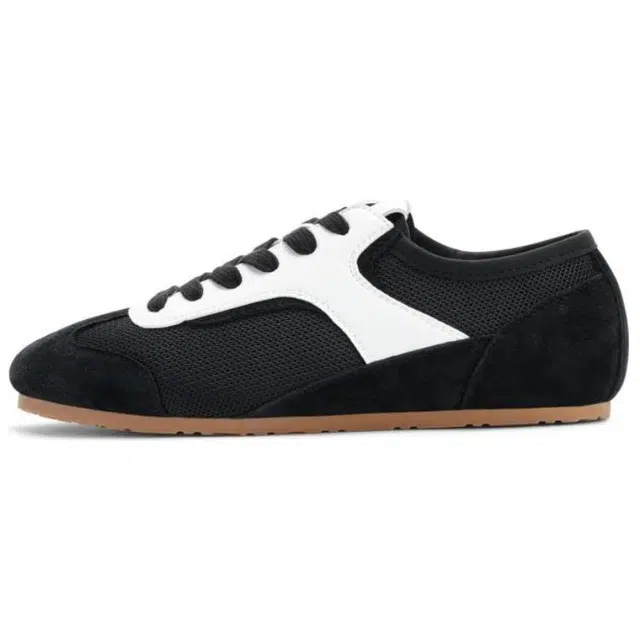 TOOMANYSHOES