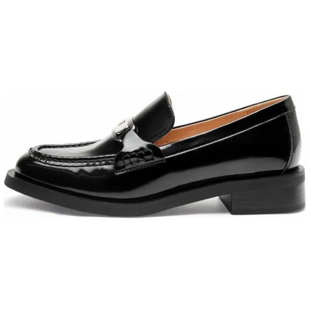 TOOMANYSHOES