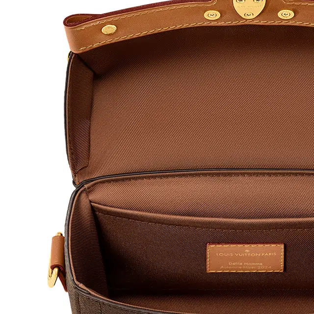LOUIS VUITTON Trunk Monogram Dust