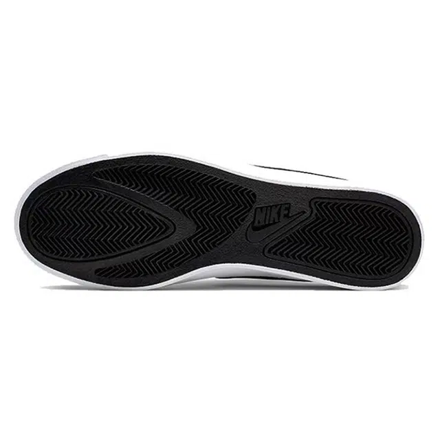 Nike Court Royale