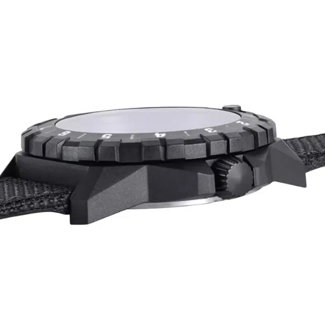 LUMINOX35 200 44mm