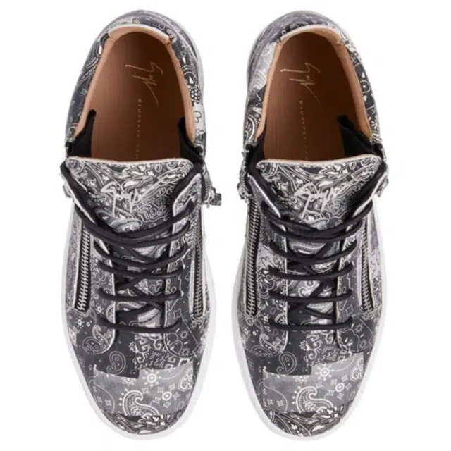 giuseppe zanottiGZ Kriss