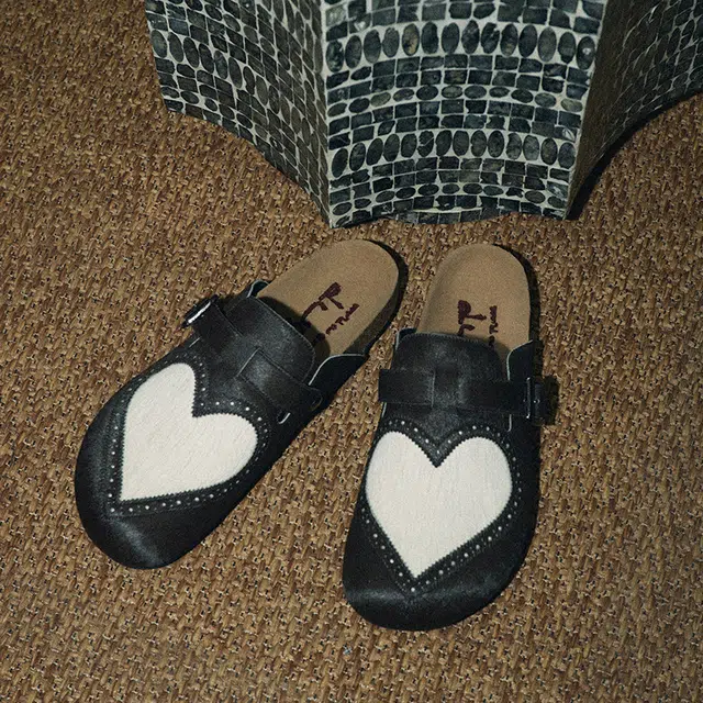 CONP Heart Closed-Toe Slides