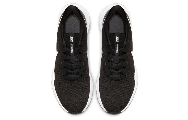 Nike REVOLUTION 5
