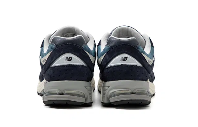 New Balance NB 2002R