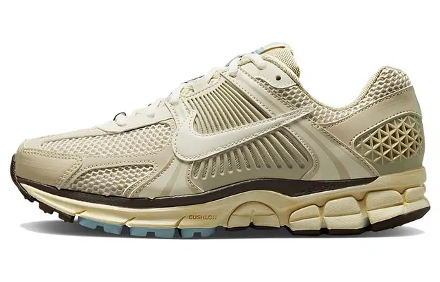 Nike Air Zoom Vomero 5 Beige