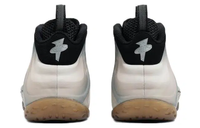 Nike Foamposite One "Dream A World"