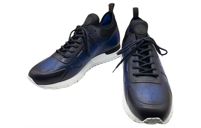 LOUIS VUITTON Run Away