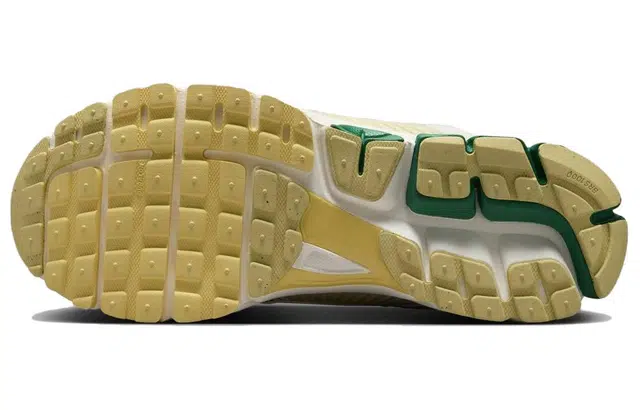 Nike Air Zoom Vomero 5