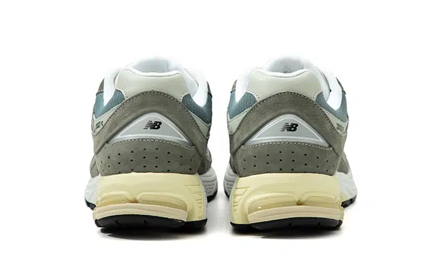 New Balance NB 2002R