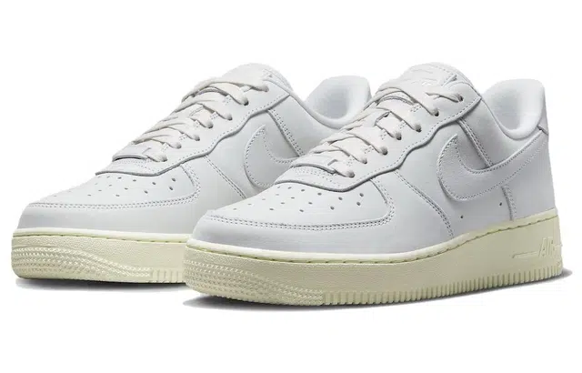 Nike Air Force 1 Low "Summit White"