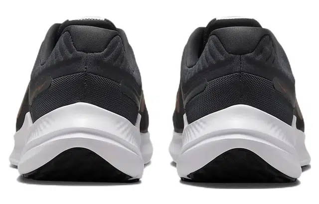 Nike Quest 5