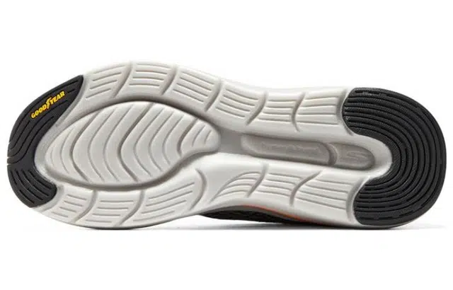 Skechers Max Cushioning Hyper Burst